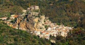 Ha giocato online per 300.000€ con i fondi comunali: nei guai il vicesindaco di Palizzi