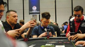 Matt Savage propone un torneo senza cellulari e tablet al tavolo, ma ne siamo tutti troppo dipendenti