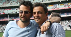 Fan paga la cena al ristorante, loro gli offrono il WPT: bel gesto di Esfandiari e Hachem
