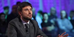 Di Battista (Movimento 5 Stelle) annuncia nuova legge: "tasse al 22% su poker online, casinò, Vlt e slot"