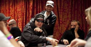 Hellmuth in tilt, Negreanu sotto shock: i due big fuori dal Main Event WSOP! Ancora polemiche su Kassouf