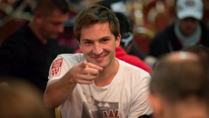 Guillaume "Volatile38" Diaz vince un MTT per €73.000 sul volo Macao-Zurigo!