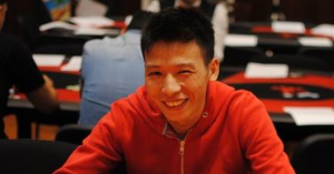 Liwei Sun e Dario Sammartino a braccetto nel day 2 del 103k HK$ Macao. Out Kanit