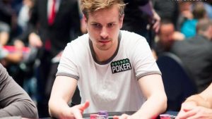Viktor "Isildur1" Blom giocherà a carte scoperte su Twitch? Un tweet fa impazzire i fan
