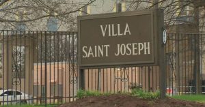 Monsignore sottrae $500.000 alla comunità per giocare al casinò