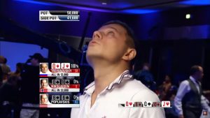 Fullhouse vs tris vs tris e doppio scoppio finale: una mano incredibile dall'EPT di Londra del 2014