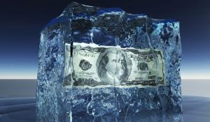 Confiscano vincite online per $100.000 perché giocavano su siti .com. Nuova proposta in Italia