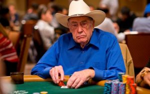 Carte segnate al final table One Drop: WSOP chiarisce il giallo ma Doyle Brunson attacca