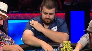 WSOP ME: Blumstein blinda il bracciale, Ott in corsa e Pollak barcolla ma non molla