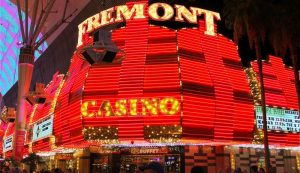 Las Vegas: con soli 3 dollari, gambler vince 11,8 milioni alle slot IGT del Fremont