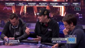 Phil Hellmuth, scintille con Holz: "Hai vinto il Big One scoppiando tutti, io ho il miglior ROI nella storia del poker!"