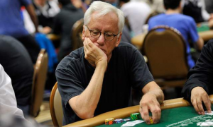 James Woods si ritira dal cinema, anzi no: ma nel suo futuro c'è sempre più poker