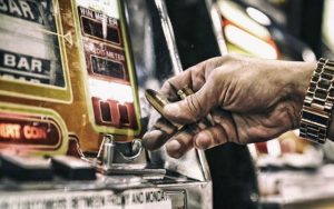 Strage di Las Vegas: Paddock era considerato una balena e veniva "premiato" dai casinò. Le ultime bets da $160.000 ai videopoker