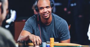 Mai bluffare vs Phil Ivey: Rui Cao ci prova e l'americano lo educa alle Triton Series (video)