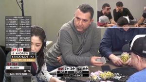 Mano irreale al Live at the Bike: player mostra una carta preflop e va all-in in bluff al river!