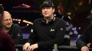 Poker Live Daily: Hellmuth tradito dalle donne, resta con appena 2 Big Blinds al WPT
