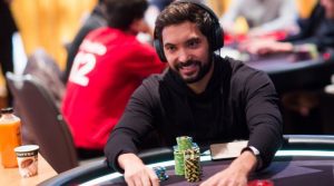 Straordinario bluff di Tim Adams nel SHR WSOPE: Mikita passa la sua doppia (Video)