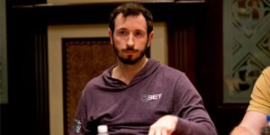 Brian Rast analizza la mano più assurda della sua carriera: overbet 6x di Phil Laak e call con A-high!