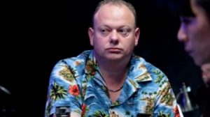 Paul Newey è "topdoll287": il milionario che gioca negli high stakes online e perde $49 a mano