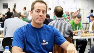Lo scacchista spagnolo Pons: "Rovinato dal fisco per aver perso a poker online, devo pagare €500.000"