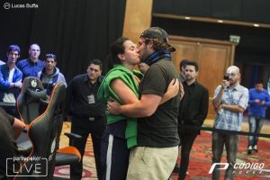 Moglie e marito a 3 left in un high roller: lui elimina lei, poi trionfa SixthSense19