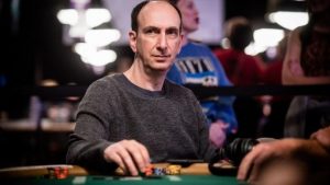 Forti ai tavoli ma ingenui nella vita? Seidel, Juanda e Clark truffati per $1,3 milioni da un gambler recidivo