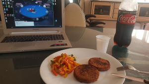 Poker e alimentazione: i consigli del nutrizionista per il giocatore live e quello online