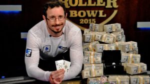 Brian Rast e un bluff da $10k al minuto: con 8-high va fuori dal SHRB da $300k di buy-in