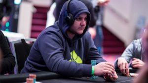 Poker Online: Domenico Gala brucia Steva10 al Night On Stars