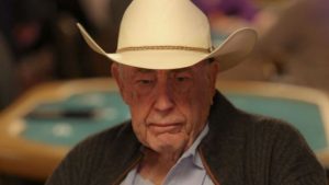 Il tweet fatalista di Doyle Brunson: "Non so cosa ho, ma se mi deve uccidere che lo faccia in fretta..."