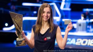 Maria Konnikova non si ferma mai, dai Caraibi a Davos tra poker e cultura