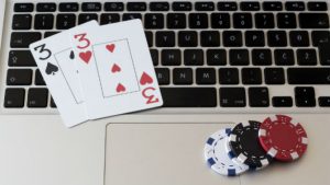 5 modi per leggere meglio i propri avversari giocando a poker online