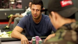 Clamoroso all'Hustler Casino: Adelstein gira il proprio punto dopo il "Good Call", ma è sotto [Video]