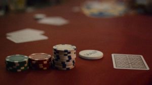 In un casinò di Glasgow caso di collusion tra un dealer ed un poker player: interviene la polizia