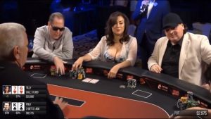 Jennifer Tilly on fire: "trolla" e bluffa due volte Doug Polk!