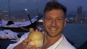 To Hell and Back: Johnny Proudfoot, da regular in mutande a top mondiale online