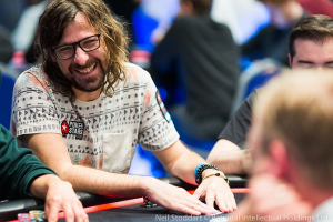 È vero che si comincia a vincere a poker quando ci si diverte di meno?