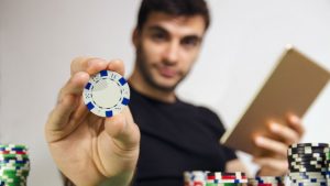 10 cose (utili) da fare quando non siete coinvolti in una mano di poker