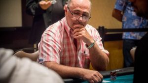 Poker - Il guru dell'ippica Giuseppe Iadisernia vince il super high roller alle Bahamas per $850k