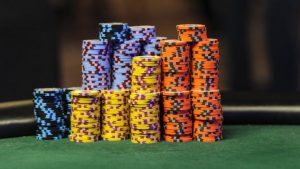 L'errata valutazione dello stack nei tornei di poker a basso buy in. Sfruttiamoli per piatti enormi