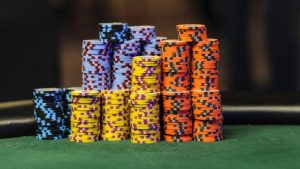 Tornei di poker online: giocare contro i Big Stack in e fuori posizione. Tutti gli stili