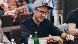 Jan-Eric Schwippert beffato sul più bello ad Amsterdam, Ruzicka chiude 5°
