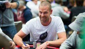 Patrik Antonius educa Charlie Carrel a Londra, super hero call al river  (video)