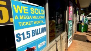 Noooooo! Vince 1,5 miliardi alla lotteria ma si scorda il premio ed uno Stato rischia il crack finanziario