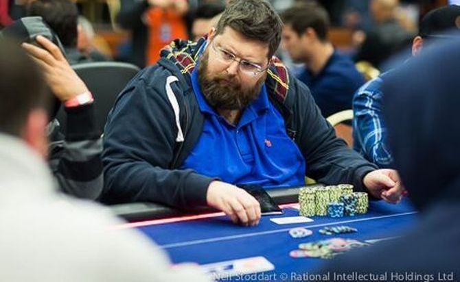 Mario Adinolfi di meja EPT
