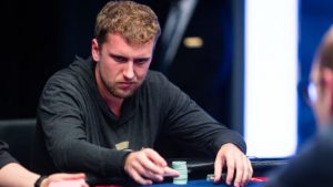 Ryan Riess delizia la platea: call al river con Ten High e double up all'EPT Montecarlo