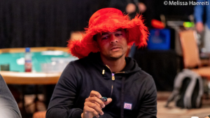 Lo spinoso caso dell'uomo dal cappello rosso alle WSOP: "ONE TIME FOR THE HAT MAN"!