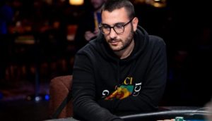 Dario Sammartino assalta il bracciale nell'HORSE: è fanta chipleader al final table