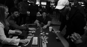 Raddoppia il corto. No, anzi, scusate, è player out! Alle WSOP dealer vittima dello Short Deck