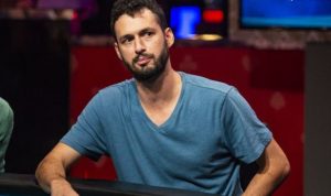 Il fold di di cui tutti parlano: Alex Livingston passa le dame al final table WSOP